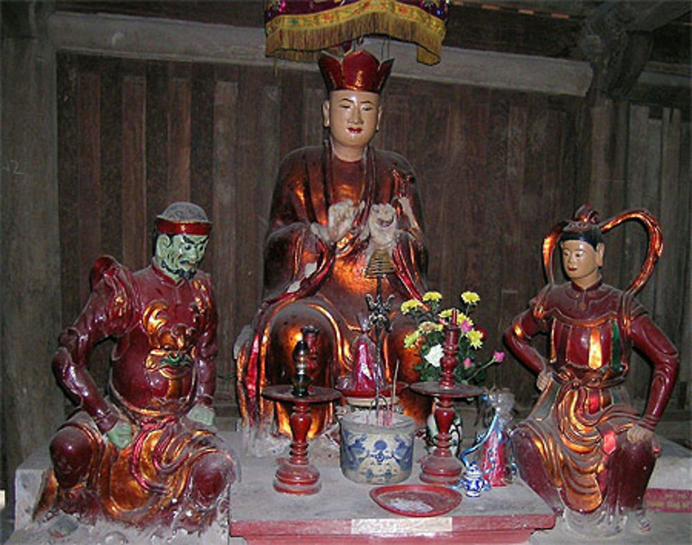 Statues en bois laqué