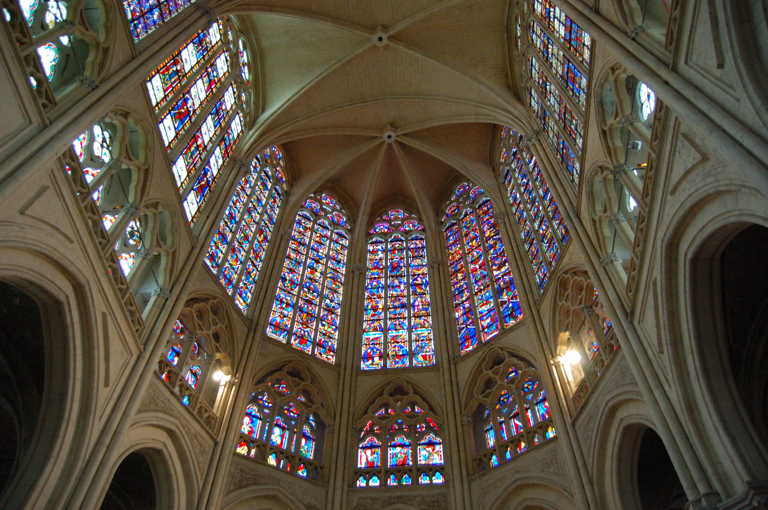 Intérieur de la cathédrale Saint-Gatien Intérieur de la cathédrale Saint-Gatien