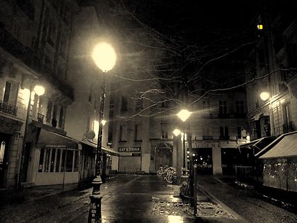 Rue de la Reynie, la nuit