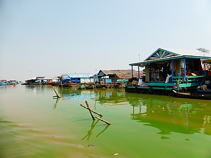 Village flottant sur le Lac Tonlé Sap 