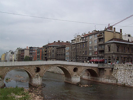 Le Pont Latin Le Pont Latin