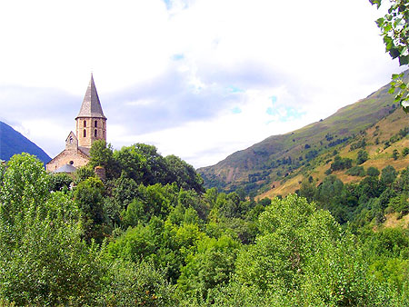 Eglise romane dans le val d'Aran Eglise romane dans le val d'Aran