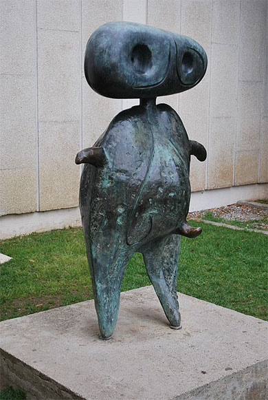 Statue de Joan Miro Statue de Joan Miro