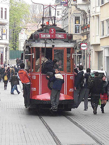 Vieux tramway entre tünel et Taksim