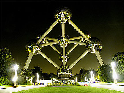 Atomium by night