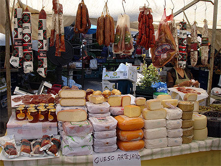 Saucissons & fromages au marché de Sineu