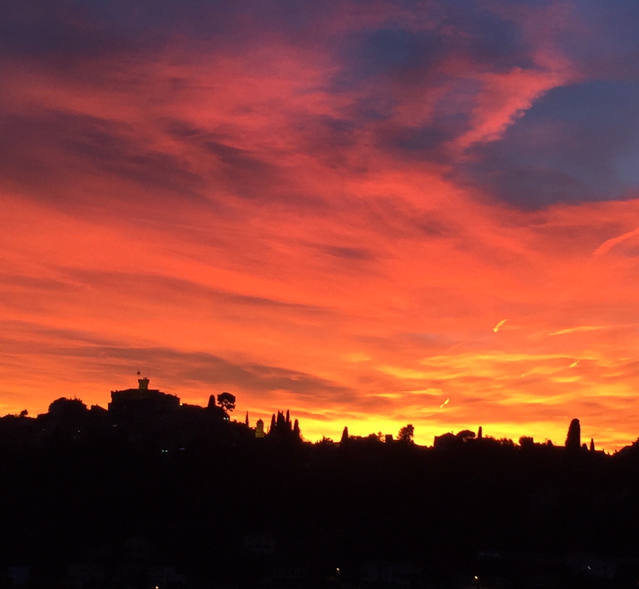 Ciel flamboyant sur la cote d'azur Ciel flamboyant sur la cote d'azur