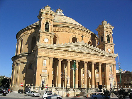Eglise paroissiale dédiée à la Vierge Eglise paroissiale dédiée à la Vierge