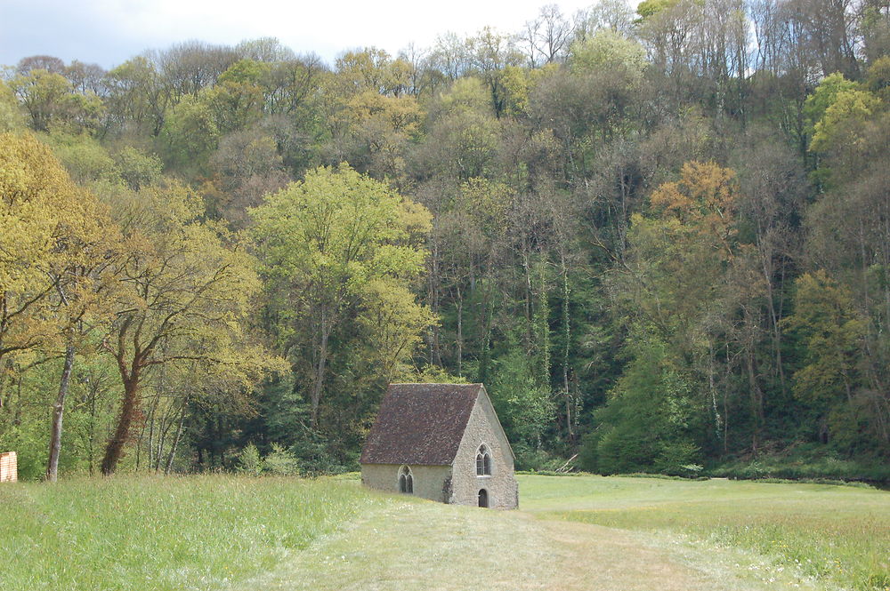 La petite chapelle dans la prairie