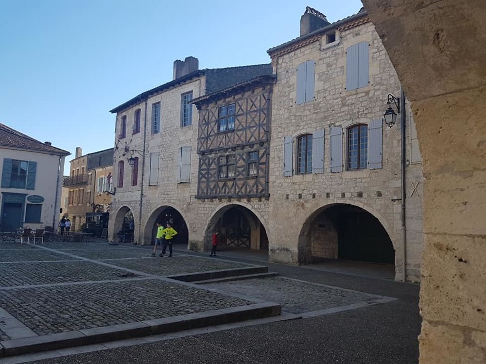 Place centrale de Lauzerte