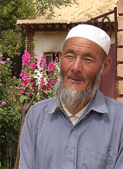 Homme musulman dans la campagne du Qinghai
