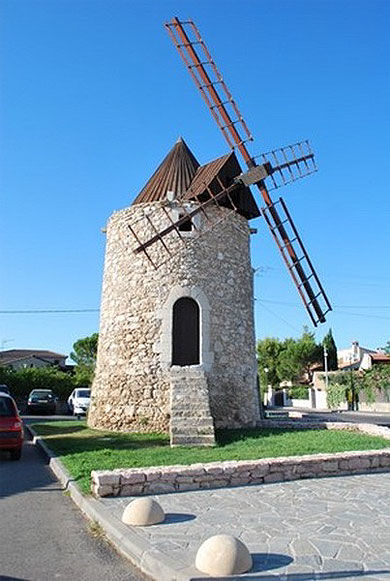 Moulin de Saint Mitre les Remparts