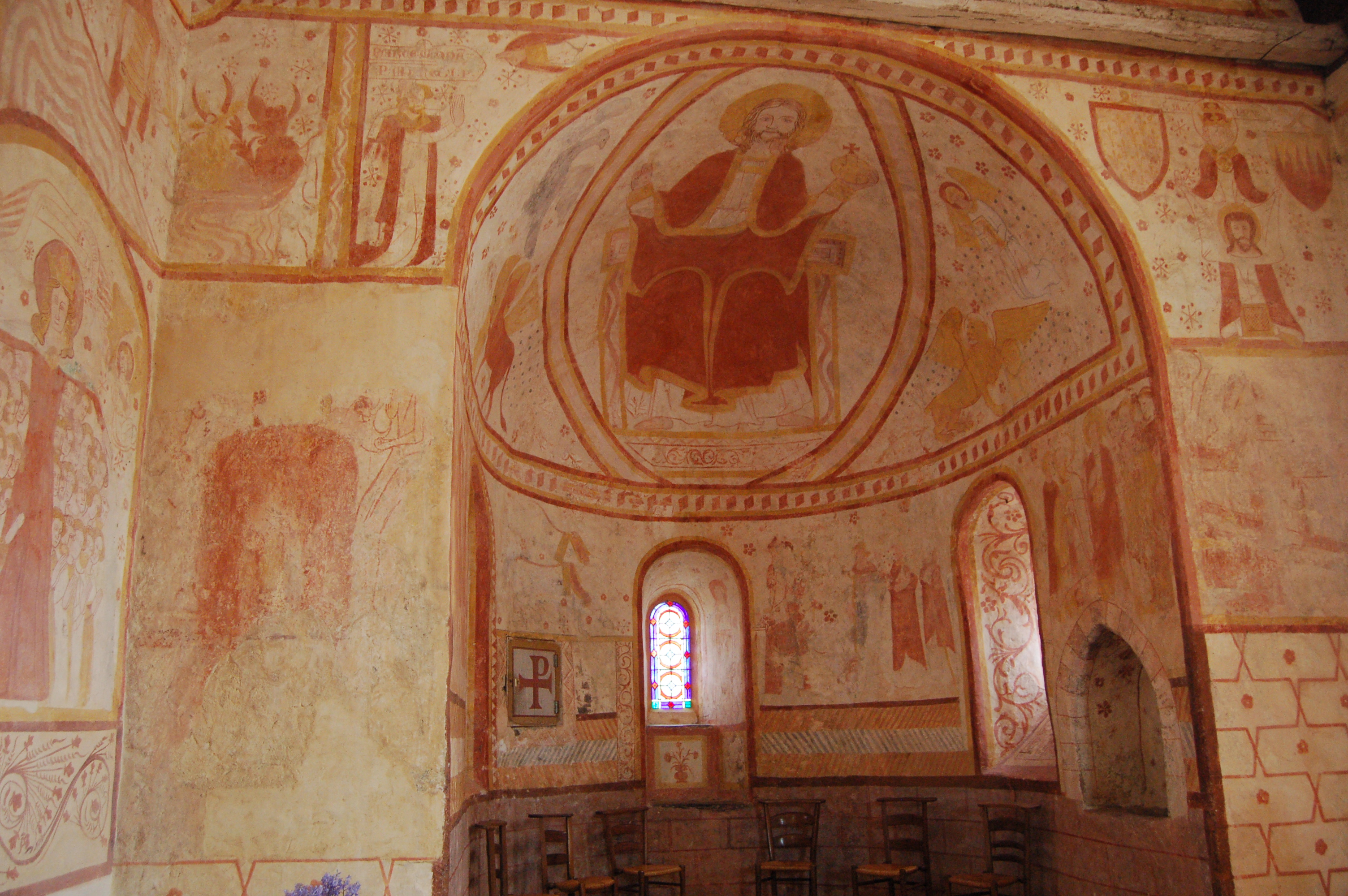 Intérieur de l'église de Saint-Céneri le Gérei Intérieur de l'église de Saint-Céneri le Gérei