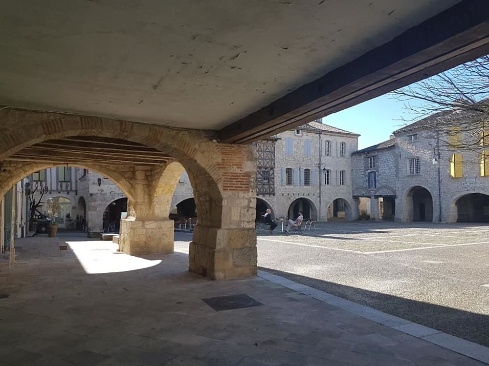 Place des cornières à Lauzerte