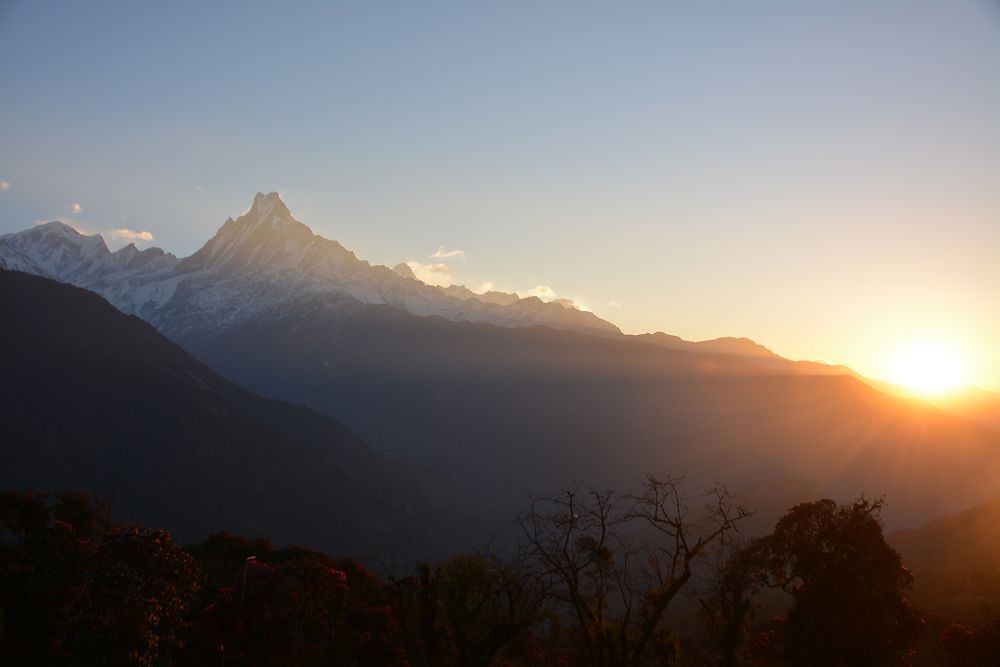 Lever du soleil sur le sommet du Machapuchare