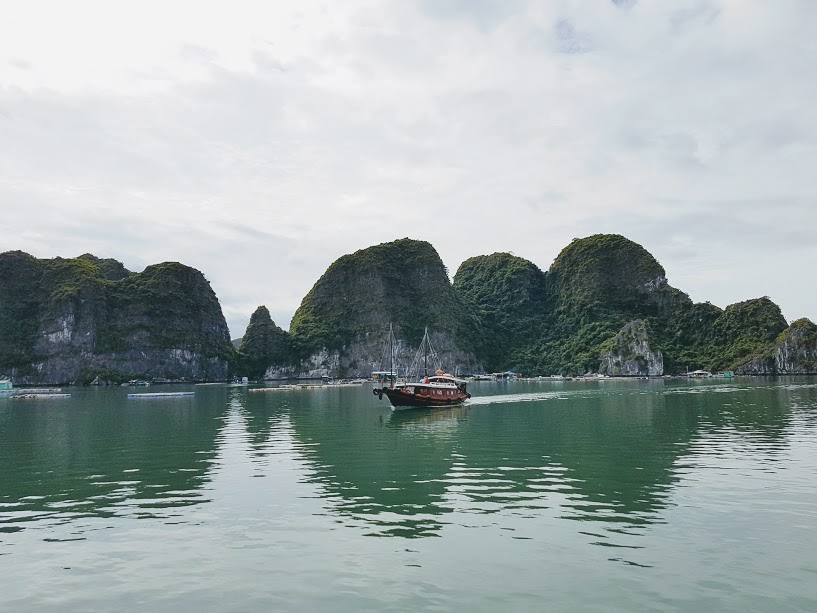 La beaute de la baie magique d'Halong La beaute de la baie magique d'Halong