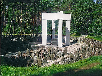 Mémorial de l'Holocauste de la Forêt de Bikernieku