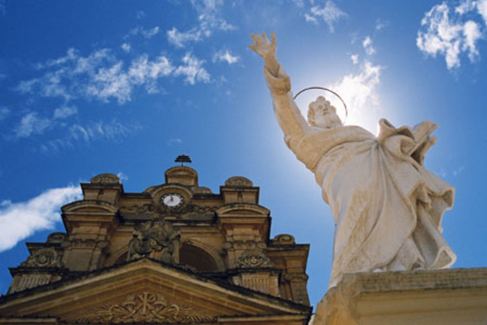 Eglise et statue