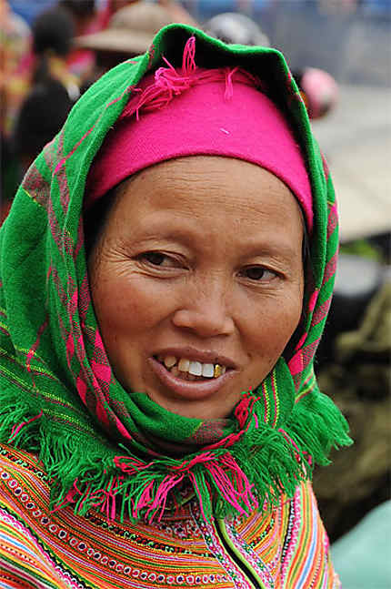 Femme Hmong fleur