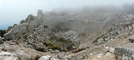 Théâtre de Termessos dans la brume