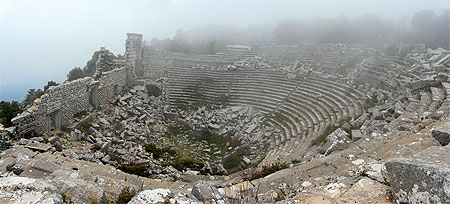 Théâtre de Termessos dans la brume Théâtre de Termessos dans la brume