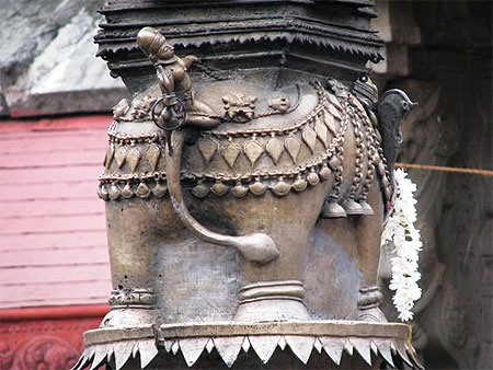 L'éléphant en bronze L'éléphant en bronze