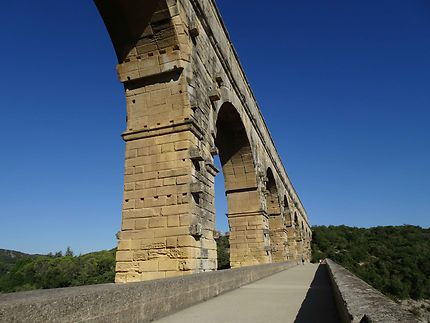 Sur le pont du Gard