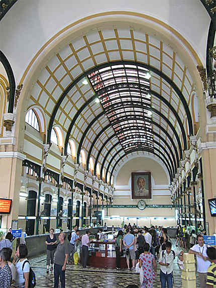 Poste centrale de Saïgon, intérieur
