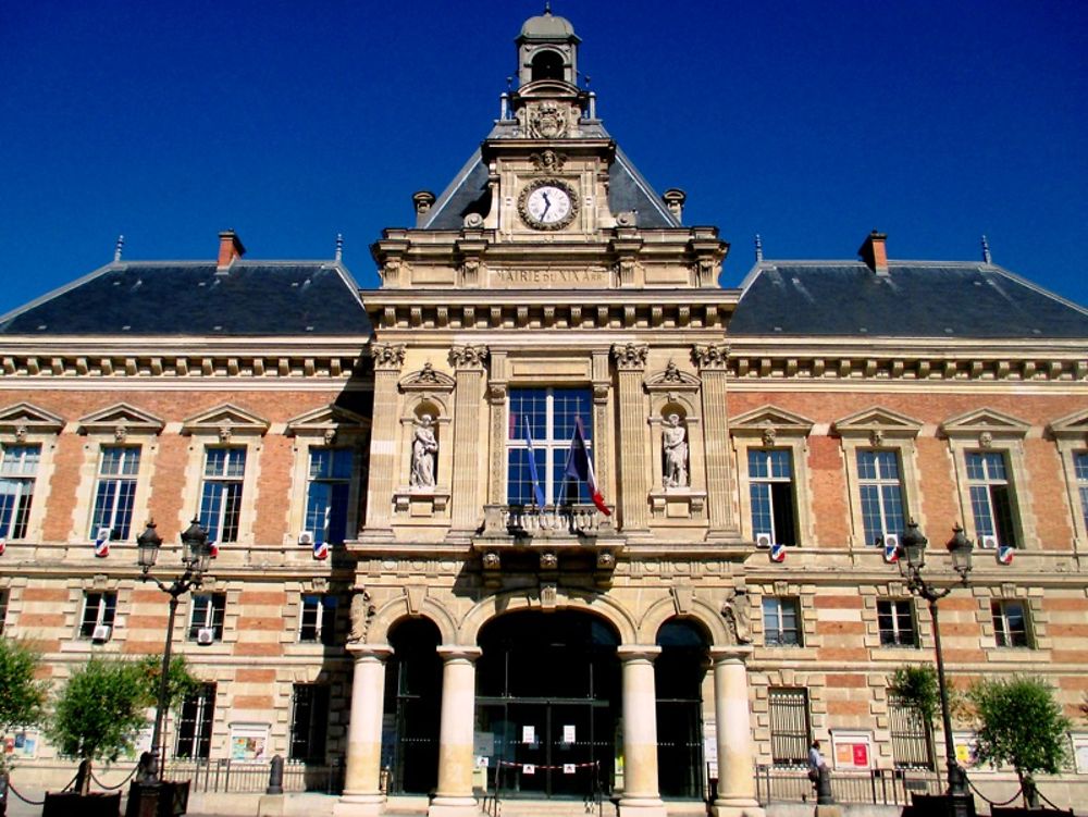 Façade de la Mairie du 19ème arrdt