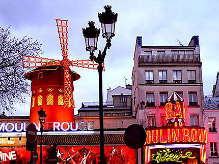 Le Moulin rouge maquillé de lumière