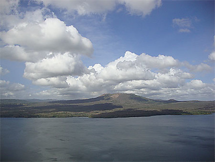 Laguna y volcán Masaya