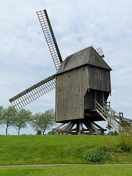 Remarquable moulin en bois de 1739