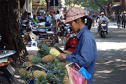 Vendeuse d'ananas