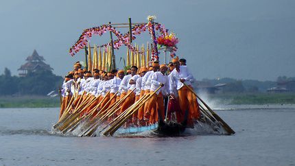 Festival du Phaung Daw Oo au lac Inle