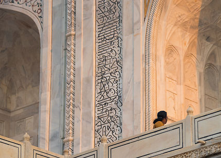 Contemplation au Taj Mahal
