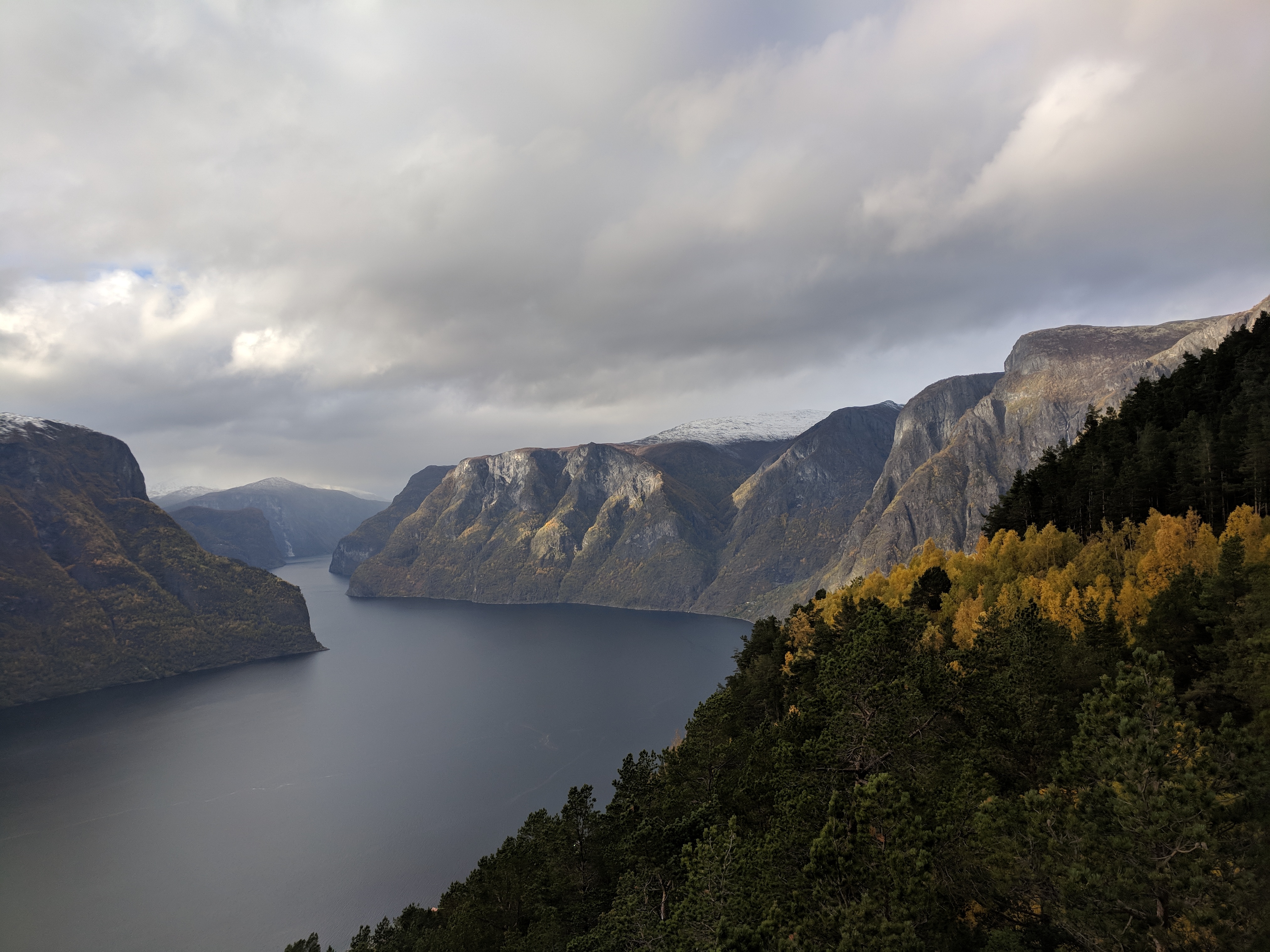 Fjord Aurland, Norvège Fjord Aurland, Norvège