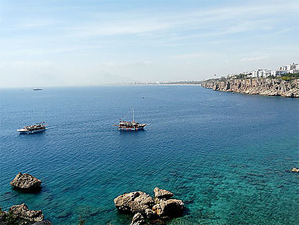 Voiliers dans la baie d'Antalya