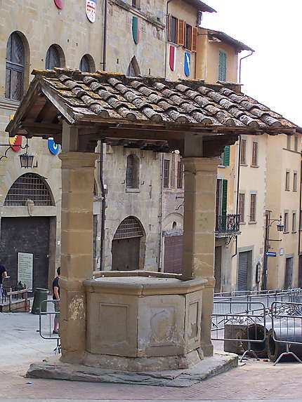Arezzo - Puits de la Piazza Grandé