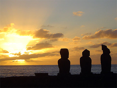 Coucher de soleil sur l'Ile de Pâques Coucher de soleil sur l'Ile de Pâques