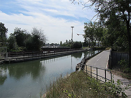Le Canal du Midi à Toulouse, 4e bief (bief Bayard) au pont canal des Herbettes, demeure