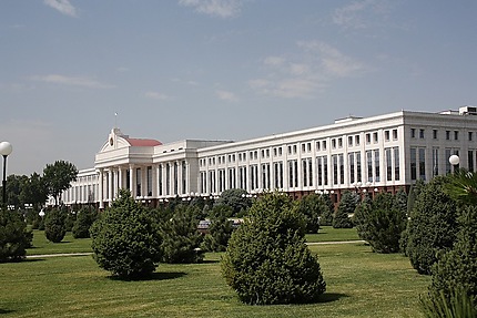 L'imposant palais du Parlement