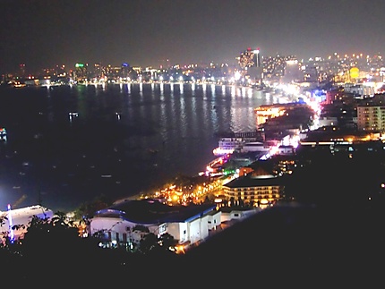 Vue de Pattaya la nuit