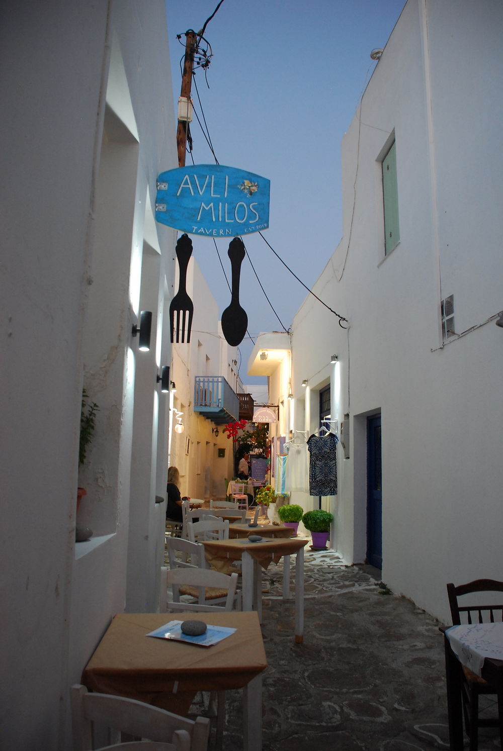 Ruelle de Plaka à Milos