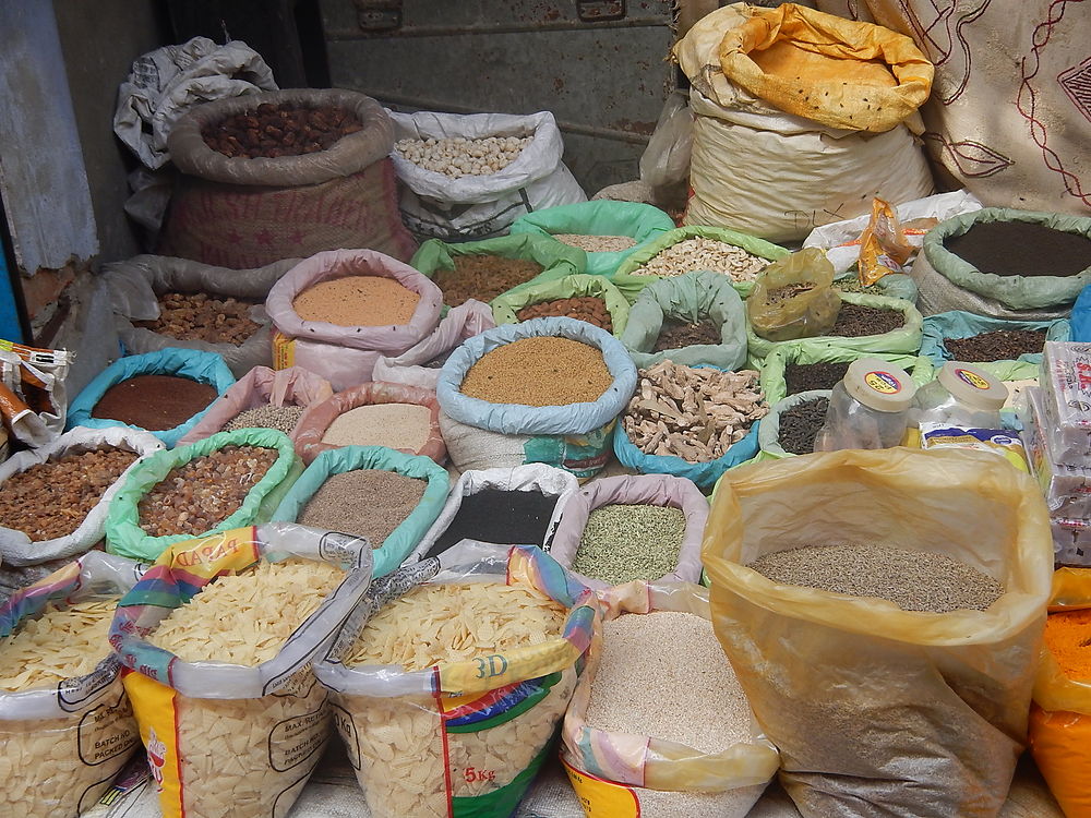 Lentilles et autres sur le marché de Muradnagar