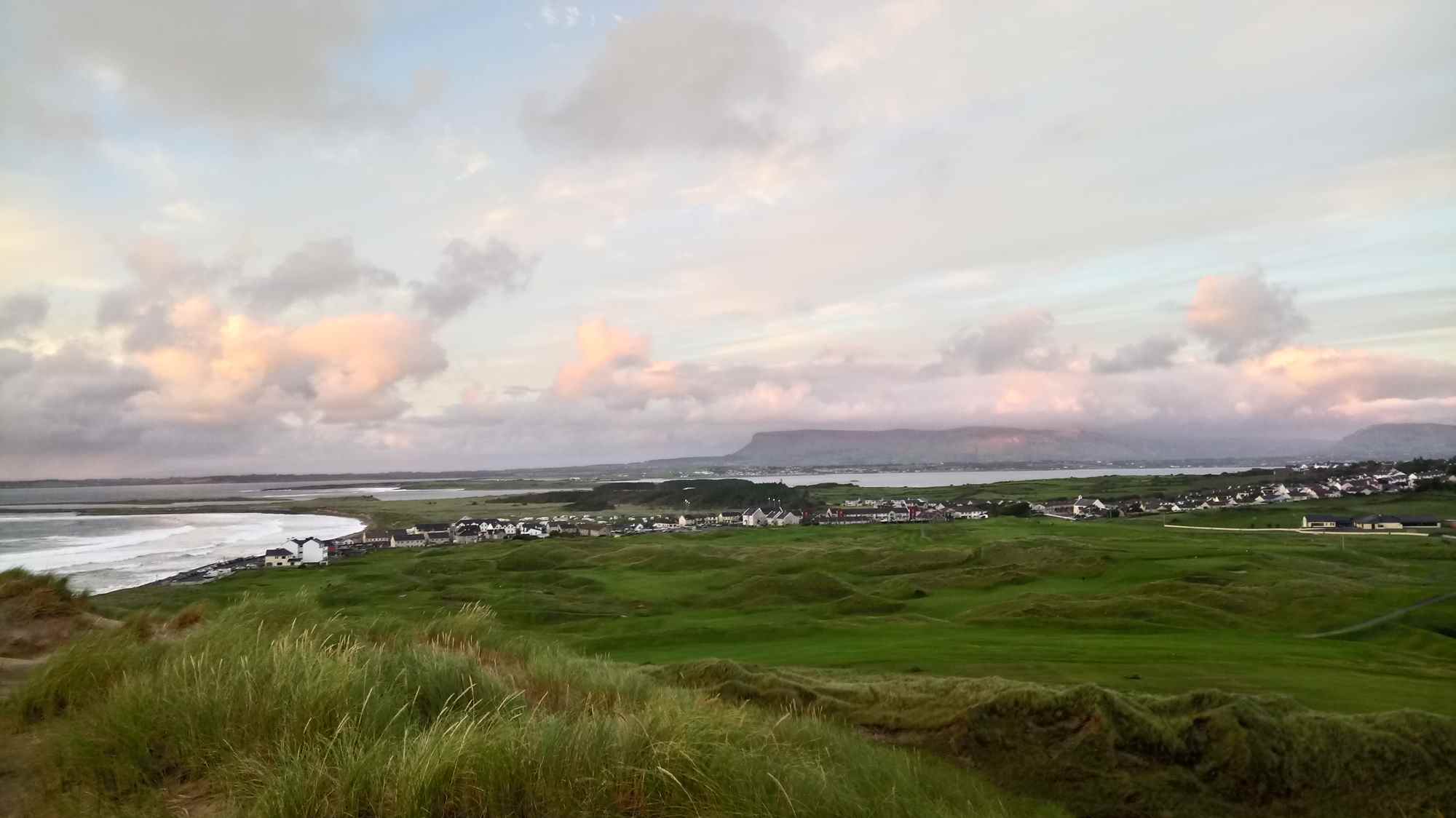 Strandhill et le Ben Bulben Strandhill et le Ben Bulben