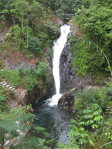 Une des cascades de Gitgit Une des cascades de Gitgit