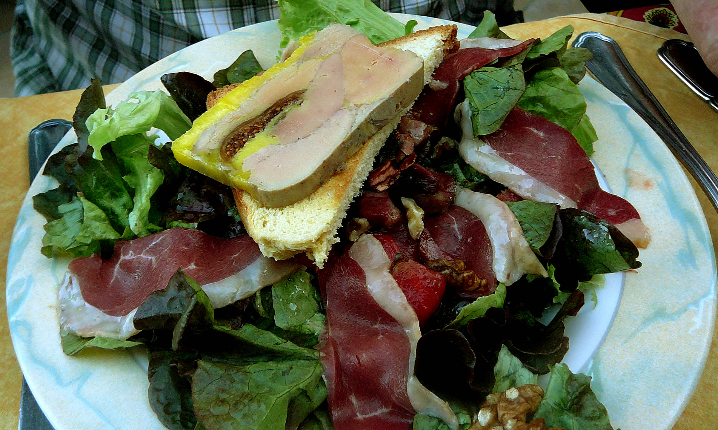 Foie gras au figue avec sa salade périgourdine Foie gras au figue avec sa salade périgourdine
