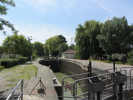 Canal du Midi, écluse (double) de Castanet (sens Toulouse Etang de Thau) Canal du Midi, écluse (double) de Castanet (sens Toulouse Etang de Thau)