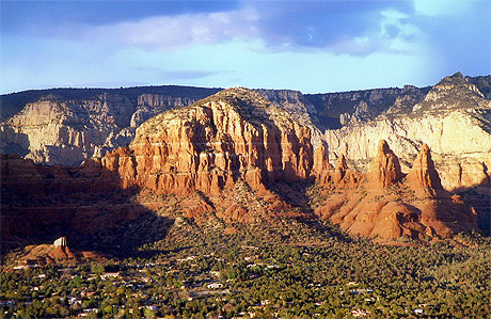 L'environnement de Chapel of the Holy Cross