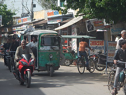 Circulation dans une ruelle de Muradnagar